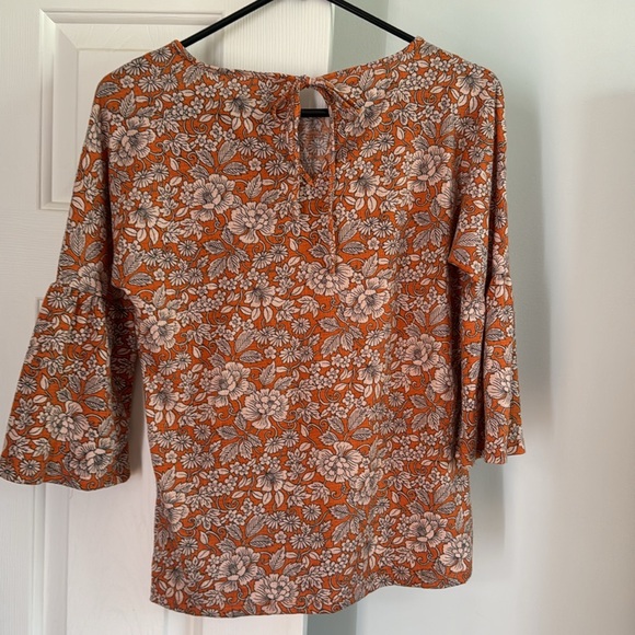 Lauren Conrad 3/4 ruffled sleeve top. Size: extra Small, Color: Orange - Picture 6 of 6